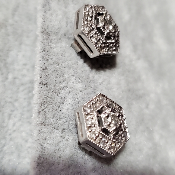 White Gold Round Brilliant Diamond Hexagonal Shaped Stud Earrings - Picture 5 of 7